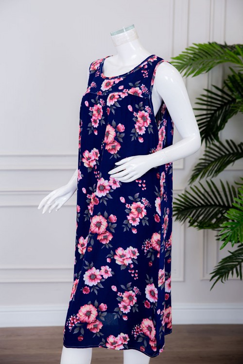 قميص نسائي قصير لون كحلي مزين بالورود ياقة دائرية بدون أكمام