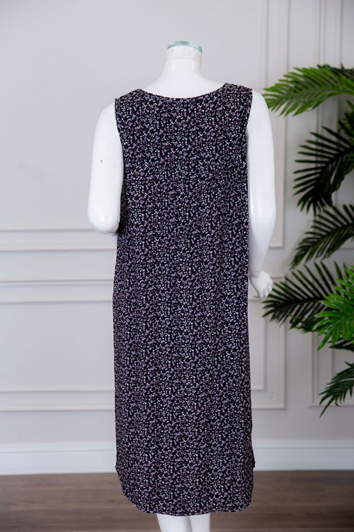 قميص نسائي قصير لون أسود مزين بالورود ياقة دائرية بدون أكمام