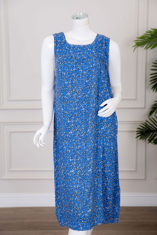 قميص نسائي قصير لون أزرق مزين بالورود ياقة دائرية بدون أكمام