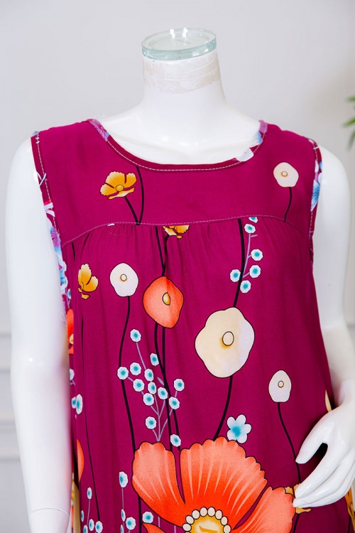 قميص نسائي قصير لون عودي مزين بالورود ياقة دائرية بدون أكمام