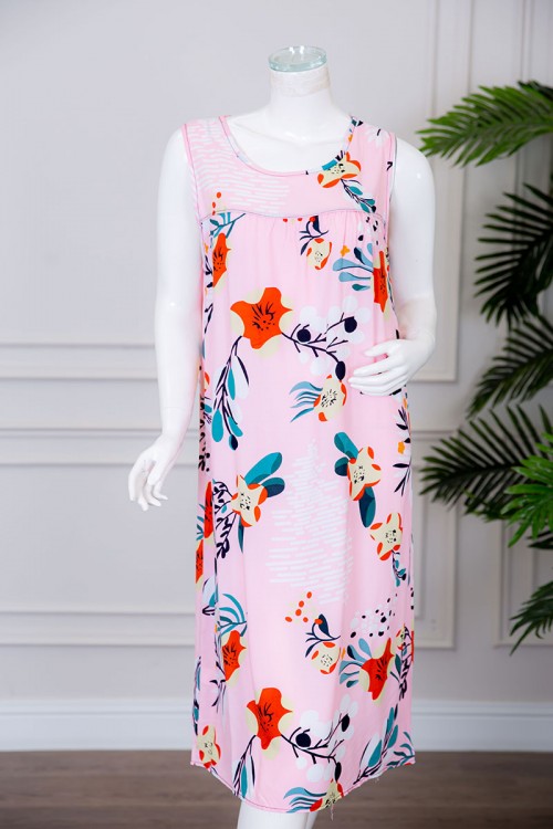 قميص نسائي قصير لون وردي مزين بالورود ياقة دائرية بدون أكمام