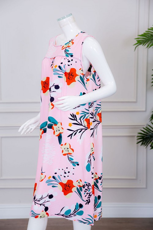 قميص نسائي قصير لون وردي مزين بالورود ياقة دائرية بدون أكمام