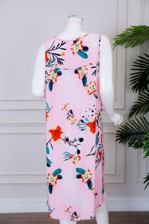 قميص نسائي قصير لون وردي مزين بالورود ياقة دائرية بدون أكمام