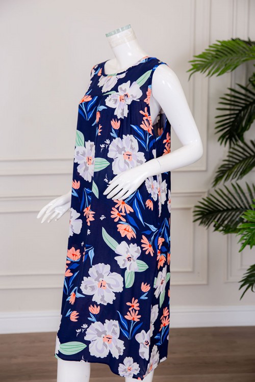 قميص نسائي قصير لون كحلي مزين بالورود ياقة دائرية بدون أكمام