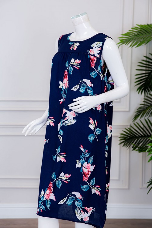 قميص نسائي قصير لون كحلي مزين بالورود ياقة دائرية بدون أكمام