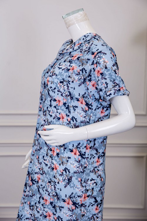 قميص نسائي طويل لون سماوي مشجر بياقة مطوية ذو أكمام قصيرة