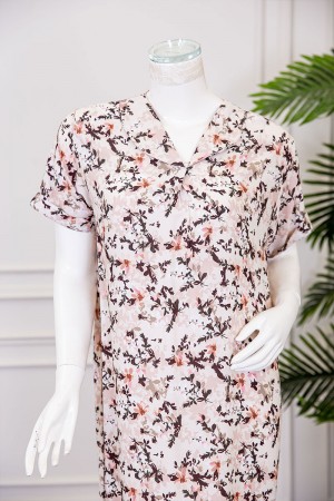 قميص نسائي ميدي لون بيج مشجر بياقة مطوية ذو أكمام قصيرة