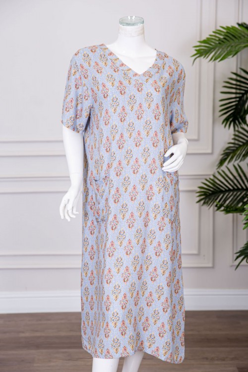 قميص نسائي ميدي مزين برسومات ياقة قصة سبعة و بجيوب من الأمام ذو أكمام قصيرة