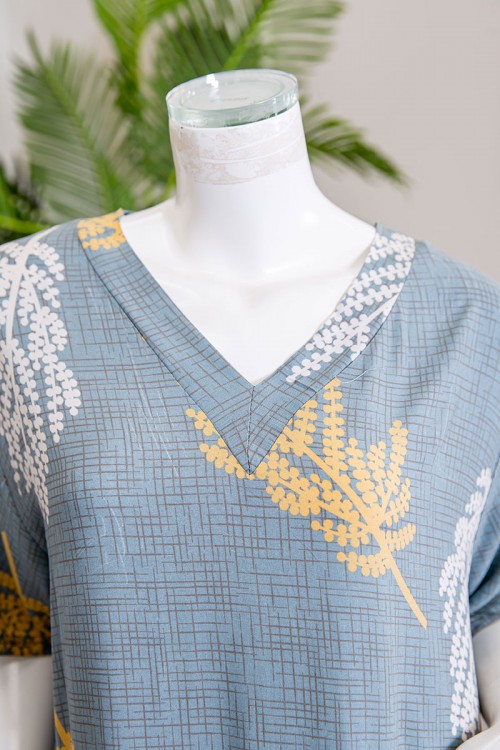 قميص نسائي ميدي لون سماوي مشجر ياقة قصة سبعة و بأكمام قصيرة