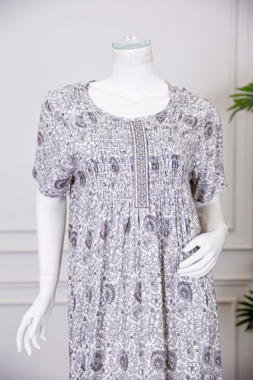 قميص نسائي طويل مشجر ياقة دائرية بكلفة و بأكمام قصيرة