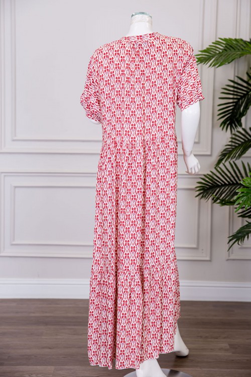 قميص نسائي طويل مشجر ياقة دائرية بأزرار من الأمام و بأكمام قصيرة