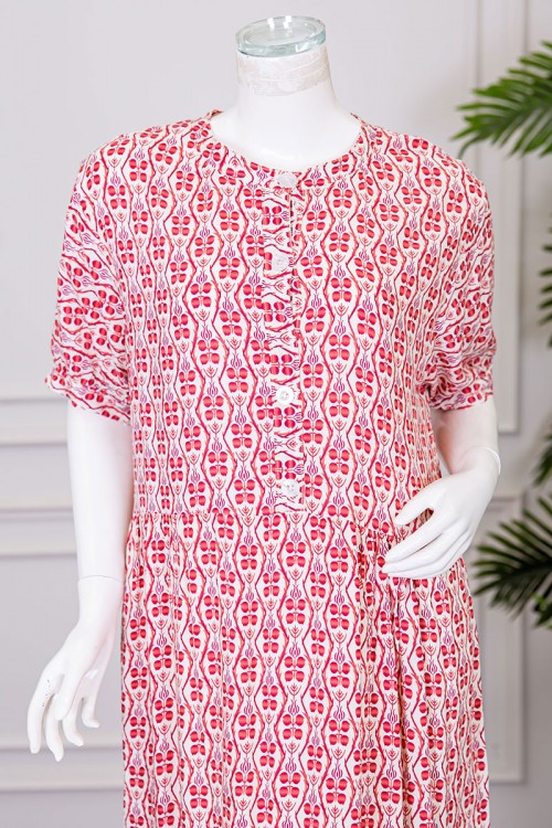 قميص نسائي طويل مشجر ياقة دائرية بأزرار من الأمام و بأكمام قصيرة