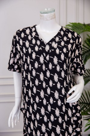 قميص نسائي ميدي لون أسود مشجر ياقة قصة سبعة و بأكمام قصيرة