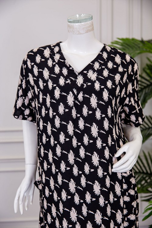 قميص نسائي ميدي لون أسود مشجر ياقة قصة سبعة و بأكمام قصيرة