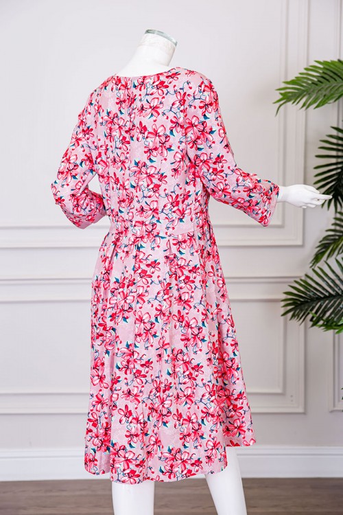 فستان نسائي ميدي مشجر ياقة دائرية و بزم في الخصر ذو أكمام طويلة