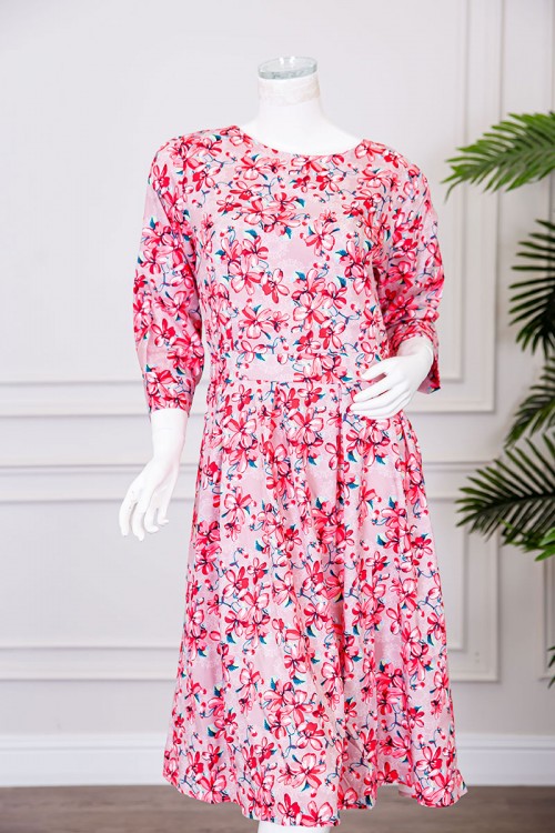 فستان نسائي ميدي مشجر ياقة دائرية و بزم في الخصر ذو أكمام طويلة