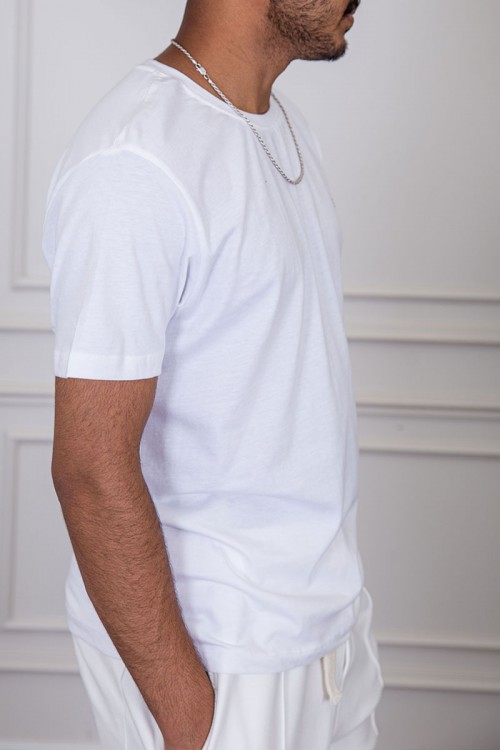 تيشيرت رجالي لون أبيض بياقة دائرية