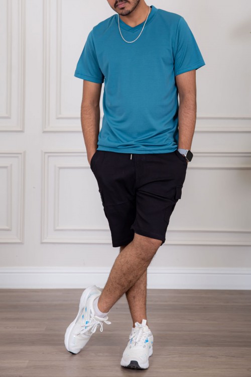 شورت رجالي لون أسود بجيوب من الجانبين و الخلف مزين بطبعة ذو رباط في الخصر