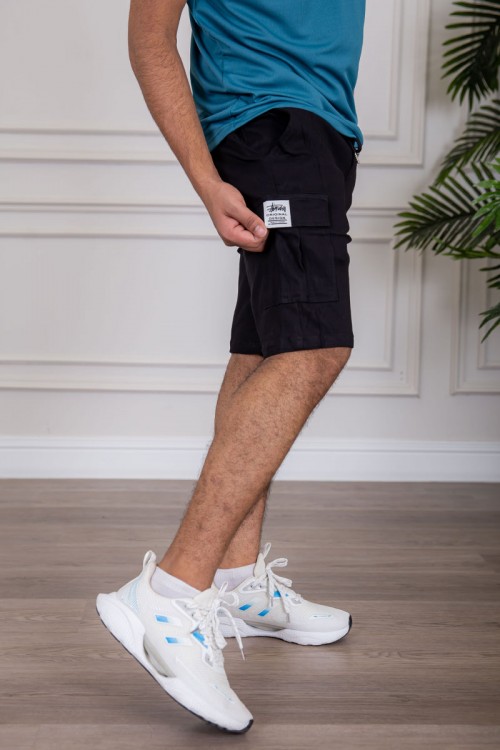 شورت رجالي لون أسود بجيوب من الجانبين و الخلف مزين بطبعة ذو رباط في الخصر