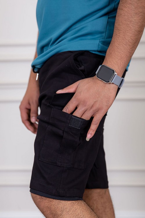 شورت رجالي لون أسود بجيوب من الجانبين و الخلف مزين بطبعة ذو رباط في الخصر