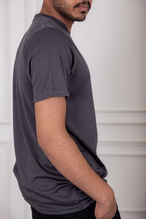 تيشيرت رجالي لون رصاصي بياقة دائرية سادة