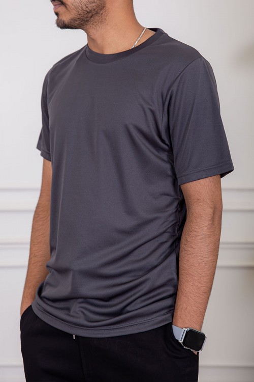تيشيرت رجالي لون رصاصي بياقة دائرية سادة