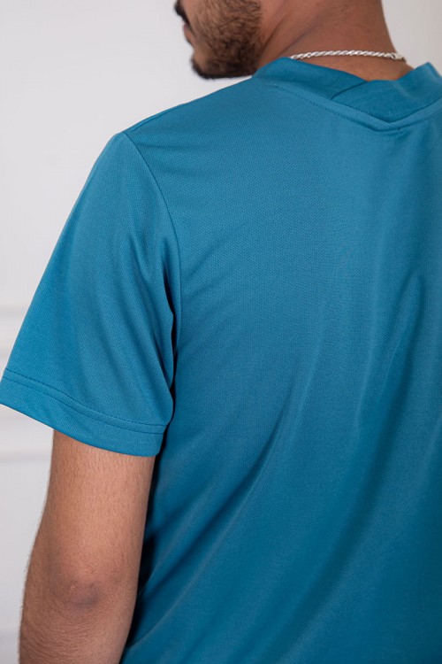 تيشيرت رجالي لون تركواز بياقة دائرية سادة