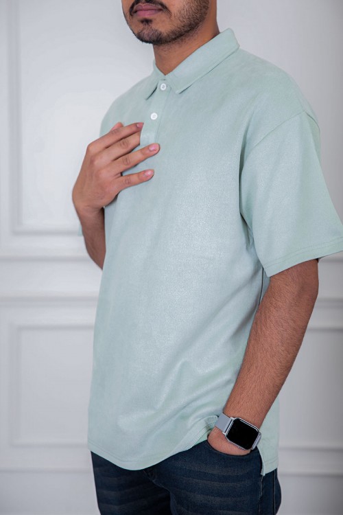 بلوزة رجالي لون تفاحي بياقة مطوية و أزرار من الأمام و بأكمام قصيرة