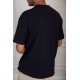 تيشيرت رجالي لون أسود بياقة دائرية مزين بكتابات من الأمام