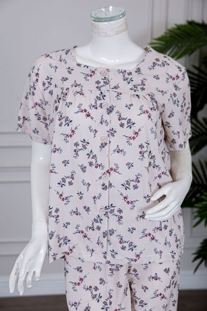 بيجاما نسائية قطعتين لون بيج مشجرة بلوزة بأزرار من الأمام و بأكمام قصيرة مع بنطلون طويل