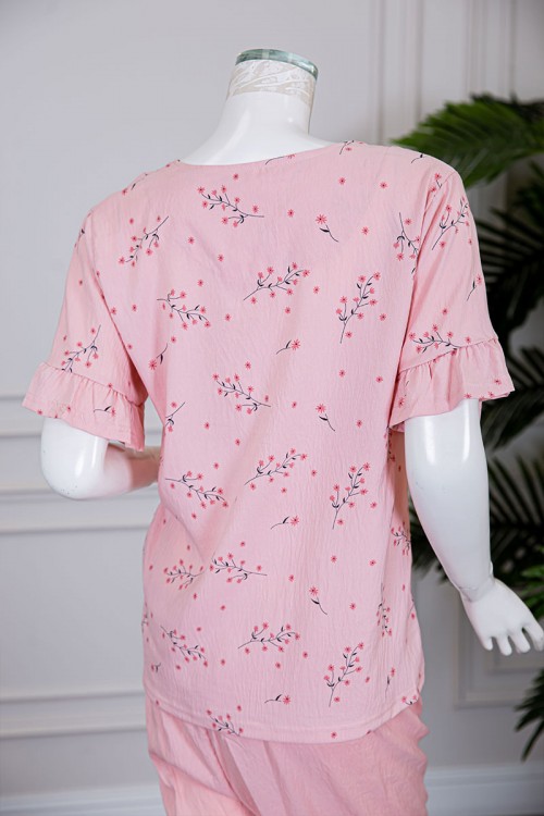 بيجاما نسائية قطعتين لون خربزي بلوزة مشجرة بأكمام قصيرة مع بنطلون ميدي