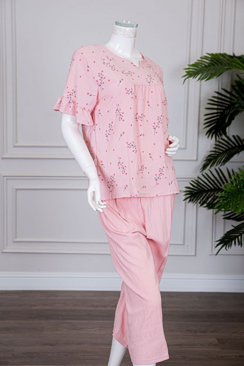 بيجاما نسائية قطعتين لون خربزي بلوزة مشجرة بأكمام قصيرة مع بنطلون ميدي