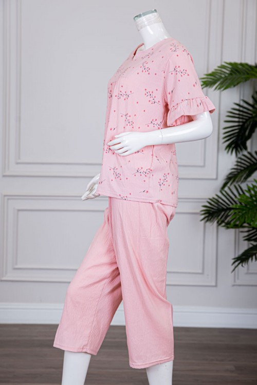 بيجاما نسائية قطعتين لون خربزي بلوزة مشجرة بأكمام قصيرة مع بنطلون ميدي