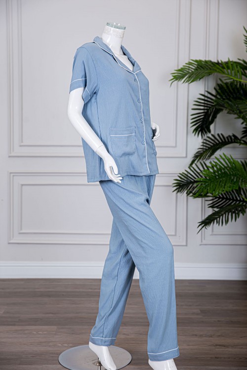 بيجاما نسائية قطعتين لون سماوي بلوزة بياقة مطوية و بجيوب و أزرار من الأمام مع بنطلون طويل