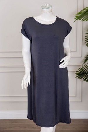 قميص نسائي قصير متعدد الألوان بياقة دائرية و بأكمام قصيرة 