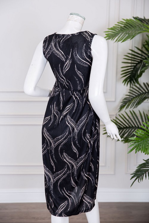 قميص نسائي قصير لون أسود مزين برسومات باللون البيج ياقة دائرية و بدون أكمام