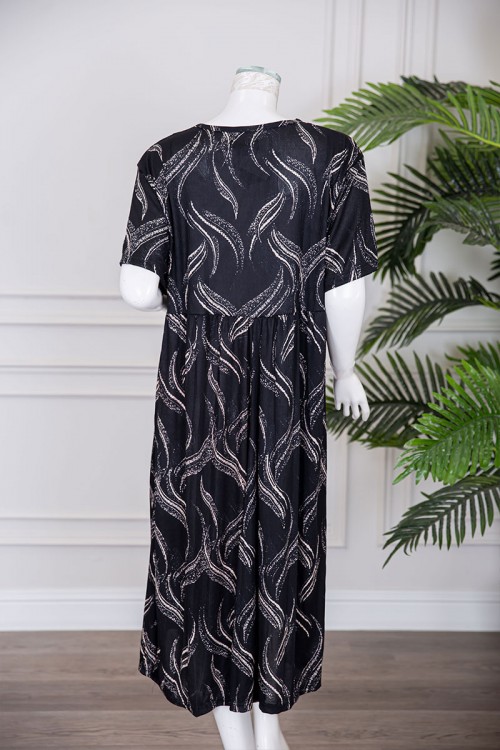 قميص نسائي قصير لون أسود قصة كلوش مزين برسومات باللون البيج ياقة دائرية و بأكمام قصيرة