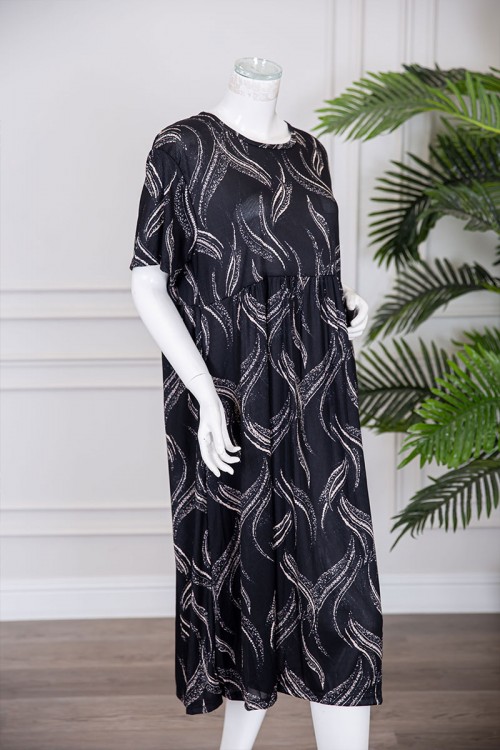 قميص نسائي قصير لون أسود قصة كلوش مزين برسومات باللون البيج ياقة دائرية و بأكمام قصيرة