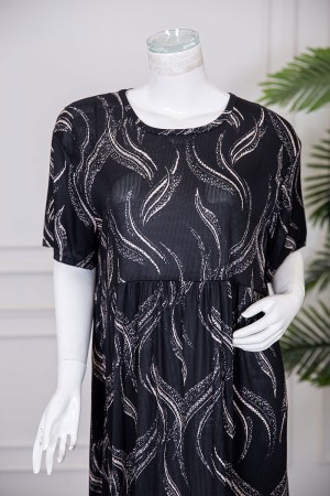 قميص نسائي قصير لون أسود قصة كلوش مزين برسومات باللون البيج ياقة دائرية و بأكمام قصيرة