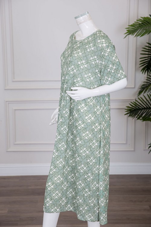 قميص نسائي قصير لون تفاحي قصة كلوش مزين بخطوط و أشكال ياقة دائرية و بأكمام قصيرة