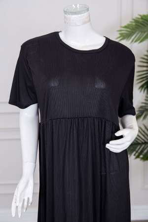 قميص نسائي قصير لون أسود قصة كلوش ياقة دائرية و بأكمام قصيرة