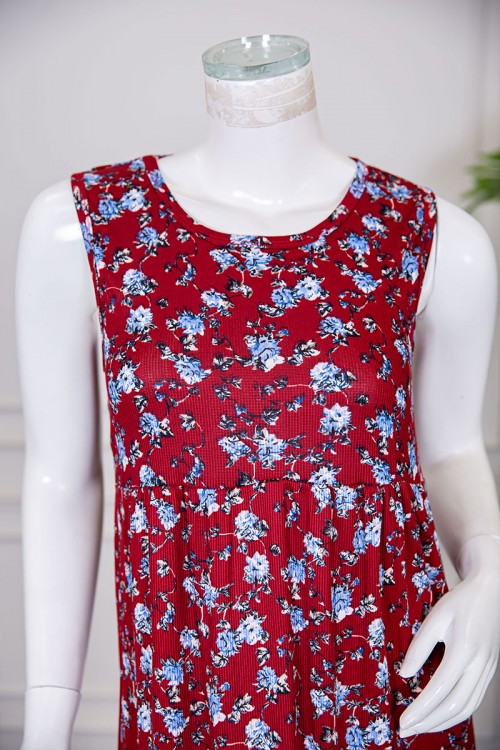 قميص نسائي قصير لون أحمر مزين برسومات ياقة دائرية و بدون أكمام