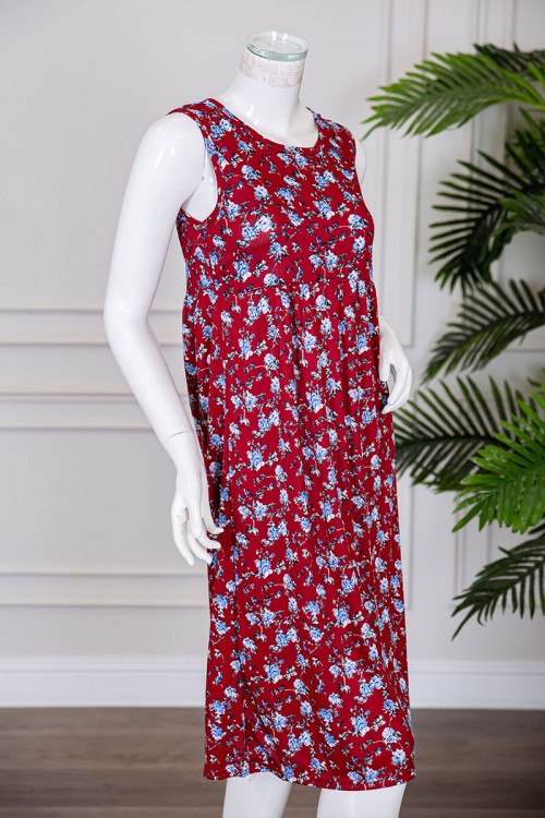 قميص نسائي قصير لون أحمر مزين برسومات ياقة دائرية و بدون أكمام