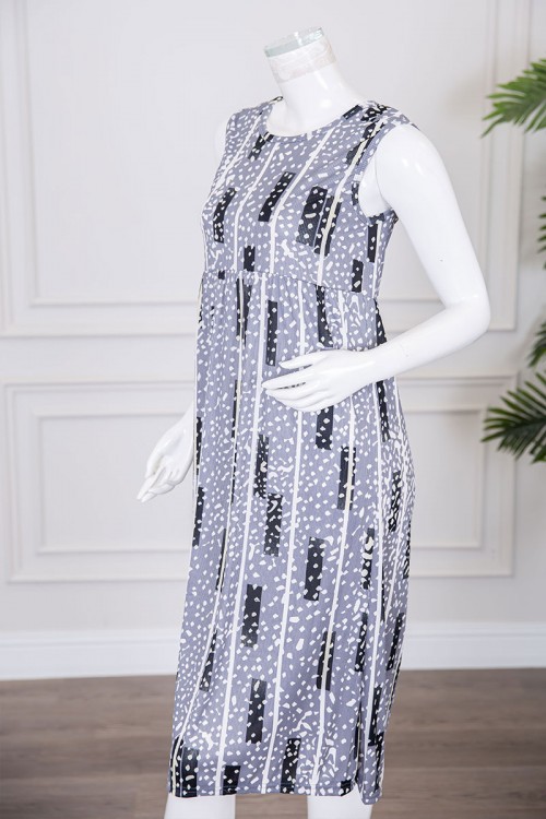 قميص نسائي قصير لون رمادي مزين بخطوط و أشكال ياقة دائرية و بدون أكمام