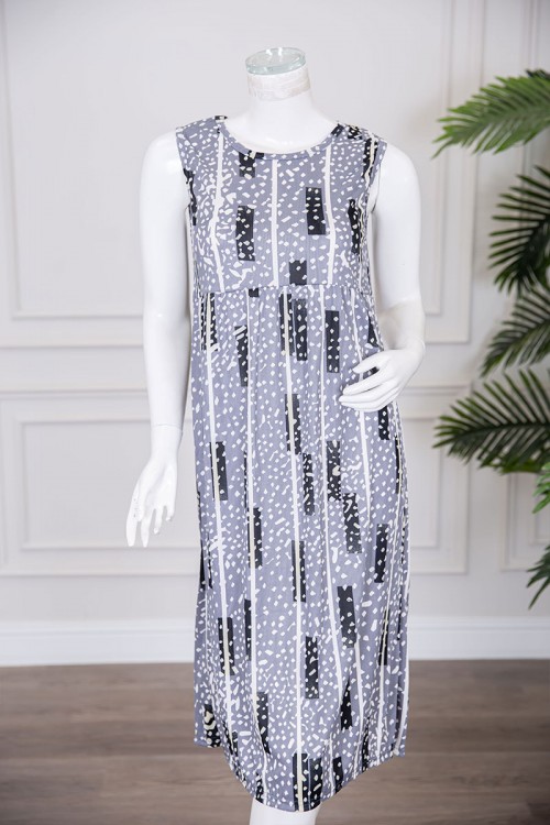 قميص نسائي قصير لون رمادي مزين بخطوط و أشكال ياقة دائرية و بدون أكمام