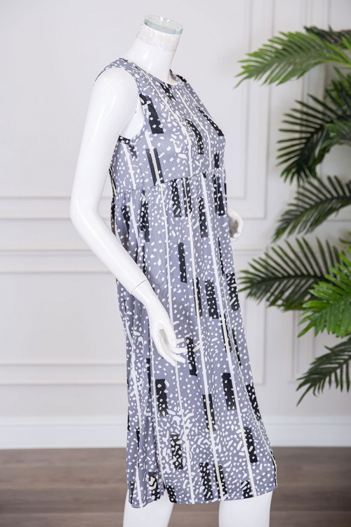 قميص نسائي قصير لون رمادي مزين بخطوط و أشكال ياقة دائرية و بدون أكمام