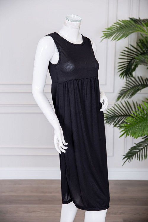 قميص نسائي قصير لون أسود بياقة دائرية و بدون أكمام