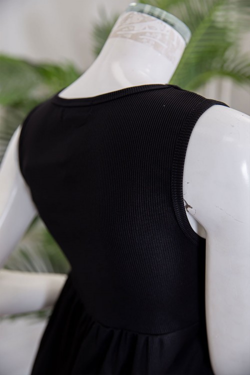 قميص نسائي قصير لون أسود بياقة دائرية و بدون أكمام