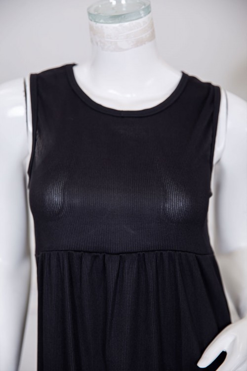 قميص نسائي قصير لون أسود بياقة دائرية و بدون أكمام