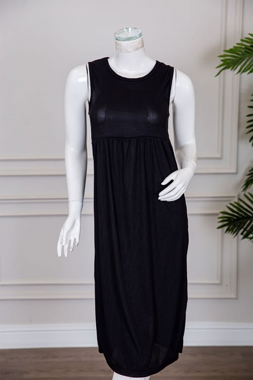 قميص نسائي قصير لون أسود بياقة دائرية و بدون أكمام